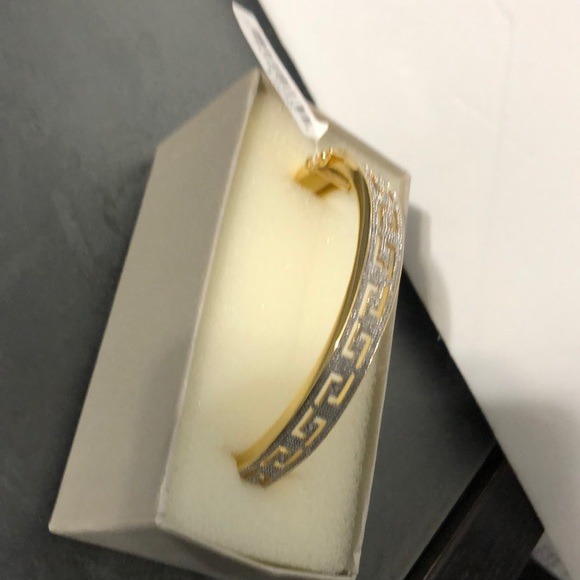 macy Accessories - NWT women’s diamond accent fine silver bangle bracelet